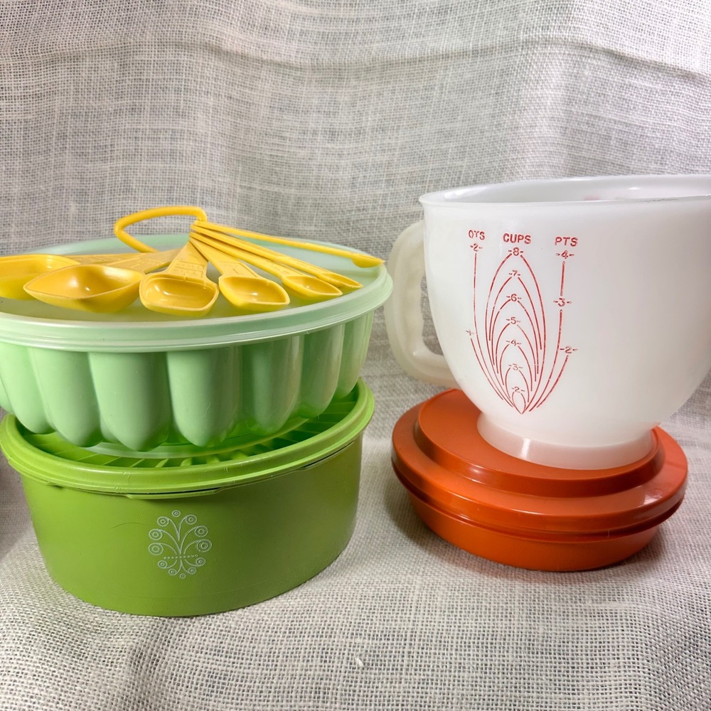Tupperware Mix-N-Stor Measuring Pitcher Spoons Storage Bowls Set Green 70s jelo